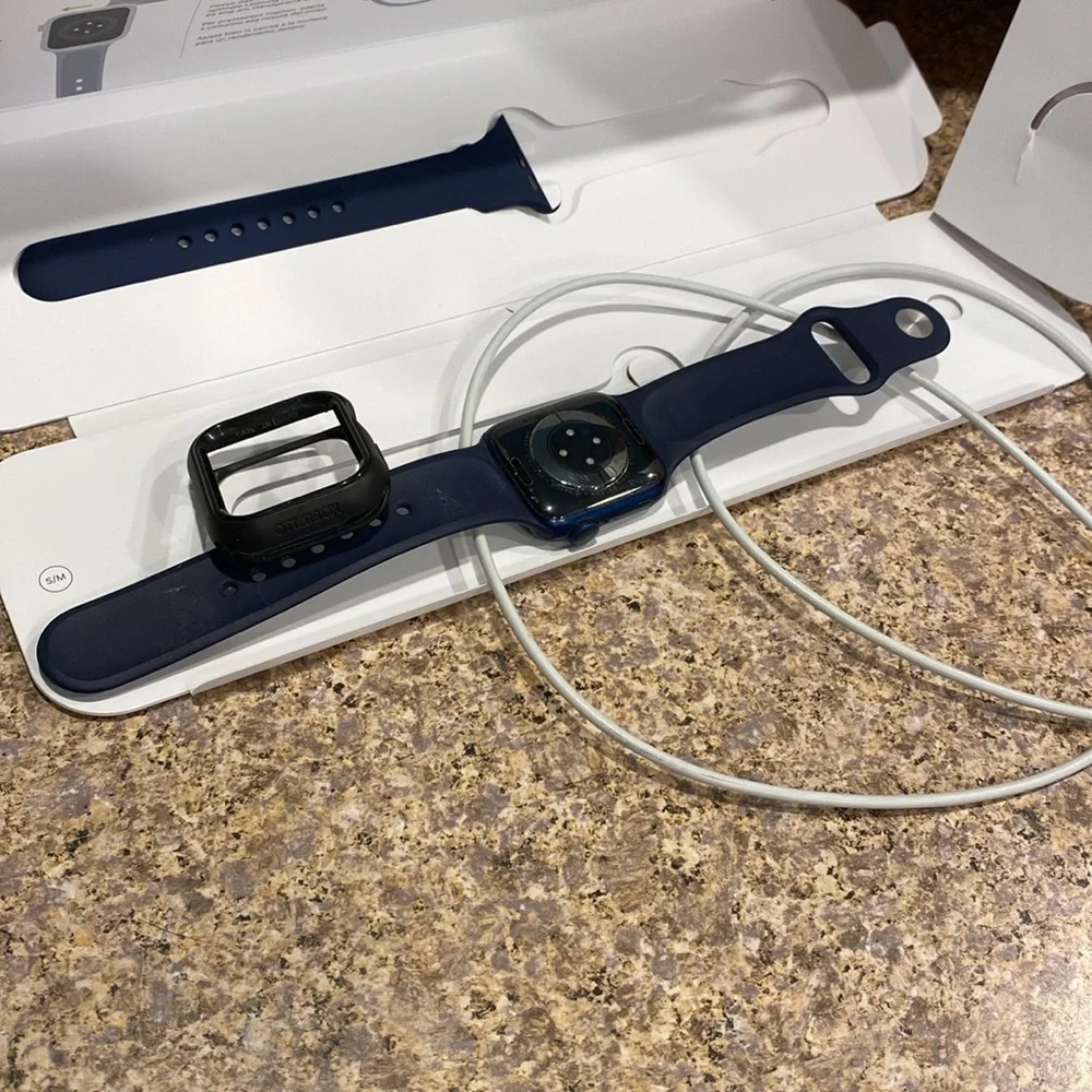Apple Watch Series 6 GPS 40 mm Blue Aluminum Case Deep Navy SportBand